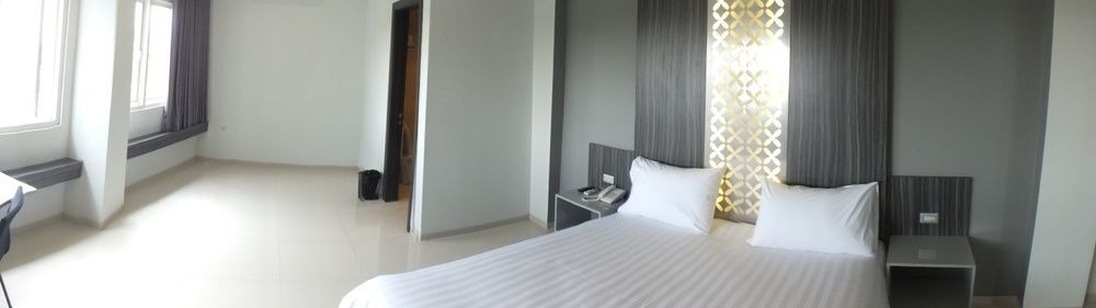 Studio Inn And Suites Semarang Dış mekan fotoğraf